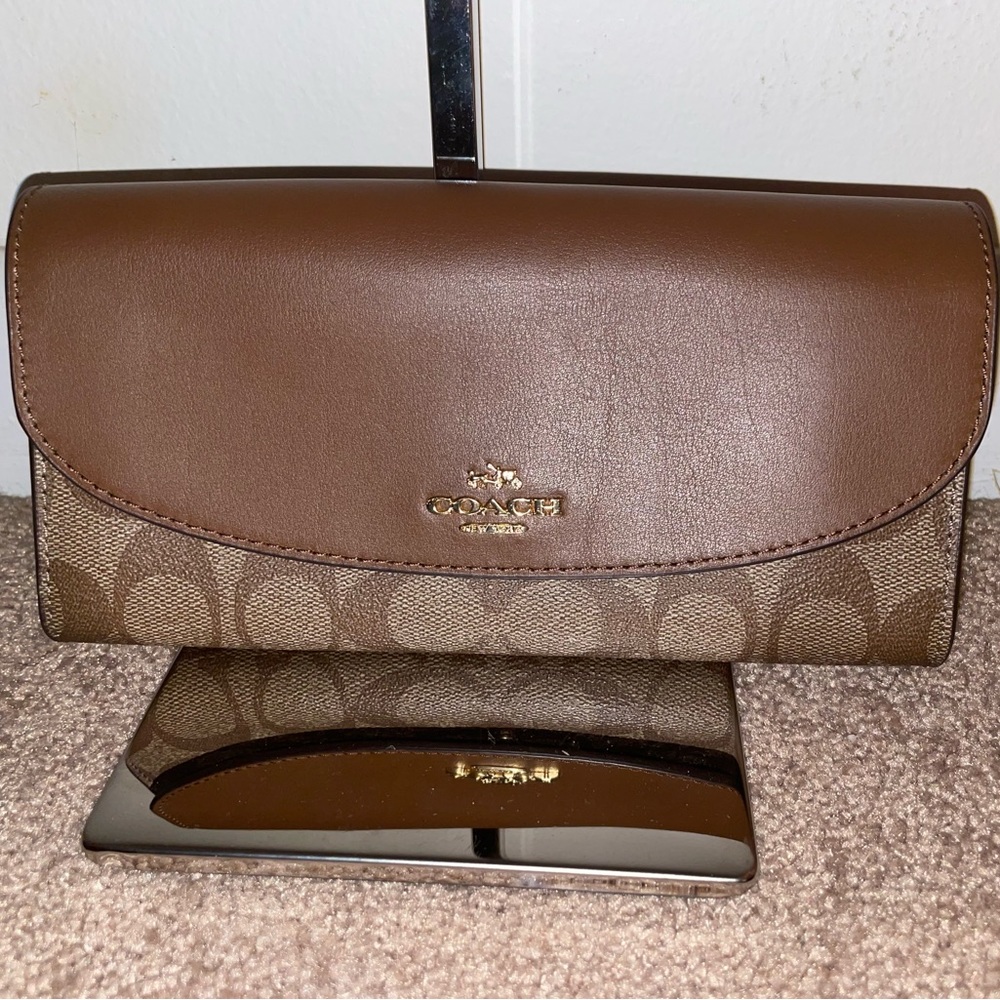 Coach Wallet in Signature Canvas